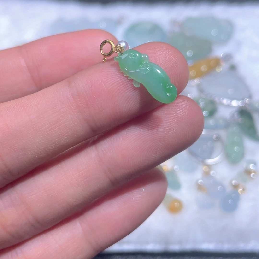 翡翠18K金镶嵌颈饰翡翠