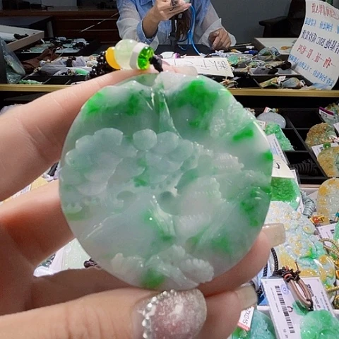 颈饰未镶嵌翡翠一个