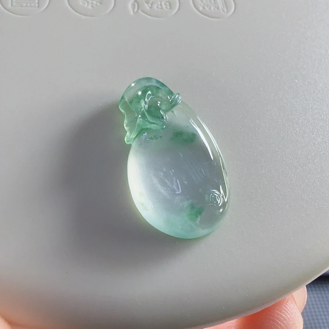 翡翠未镶嵌颈饰福袋