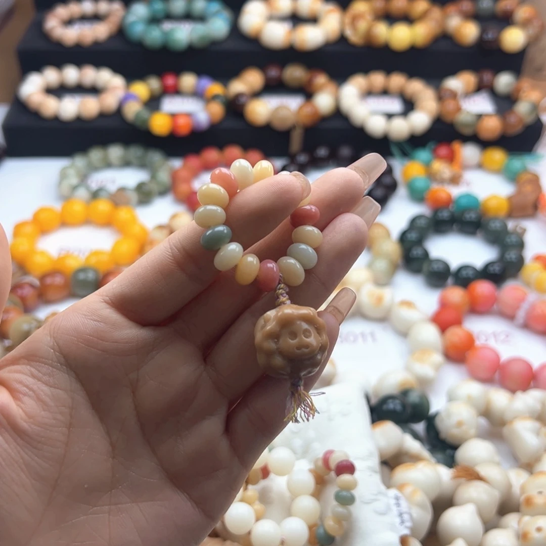 白玉菩提吊坠瑕疵