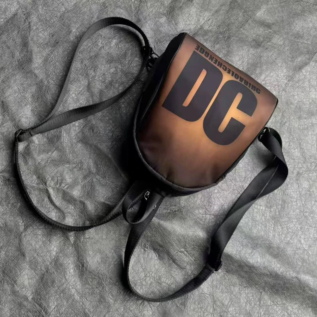 YSCORNERED/独眼虎大贝壳包—中号—4种背法（盗版必究）