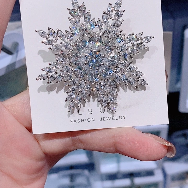 锆石铜合金雪花胸针