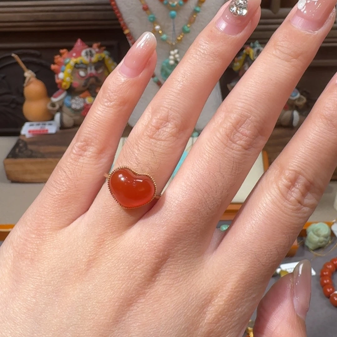 南红玛瑙18K金镶嵌戒指爱心