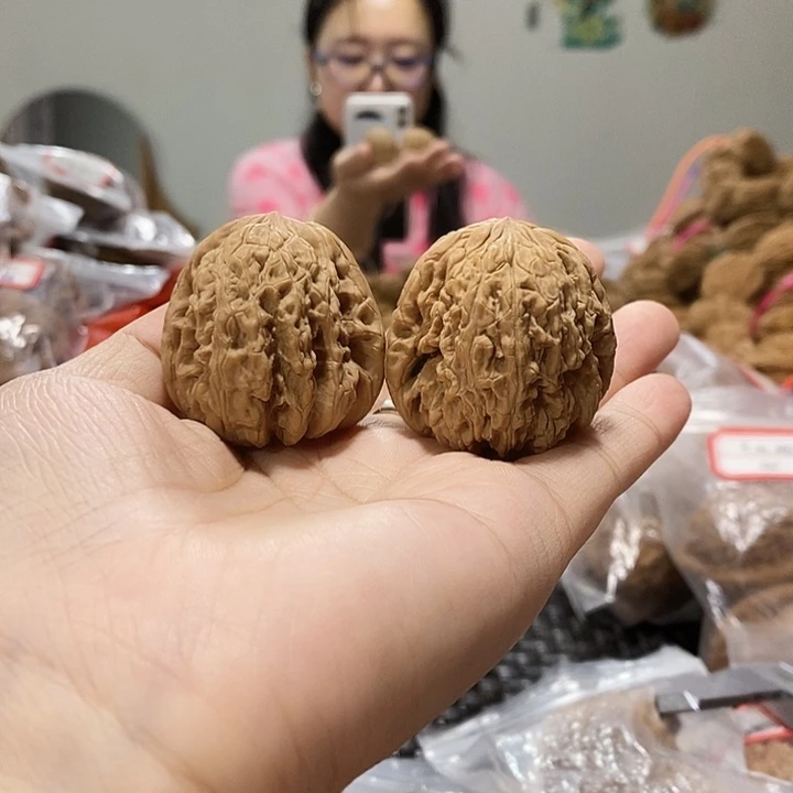 文玩核桃吊坠暴雪36+浮黄
