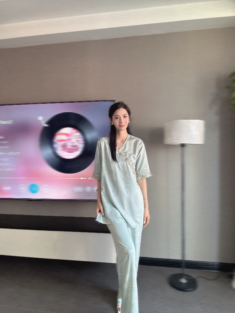 夏季新中式拼接时尚刺绣蕾丝提花V领衬衫套装