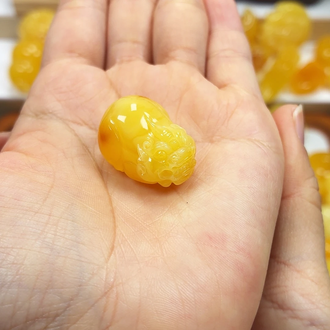 蜜蜡未镶嵌颈饰焦皮浓蜡妖花貔貅