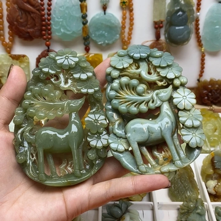 天***遥蛇纹石玉未镶嵌颈饰