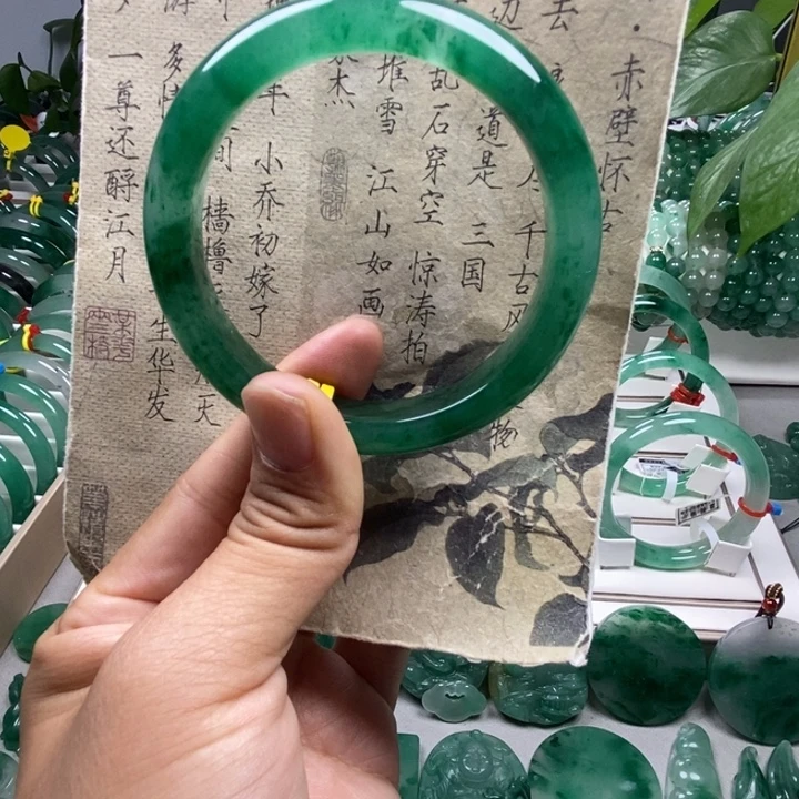 风***生未镶嵌手镯石英质玉
