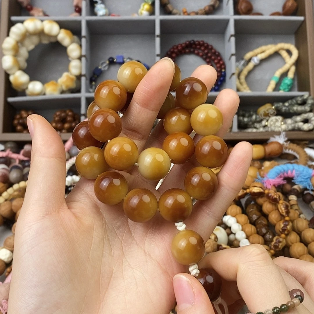 白玉菩提吊坠手持菩提