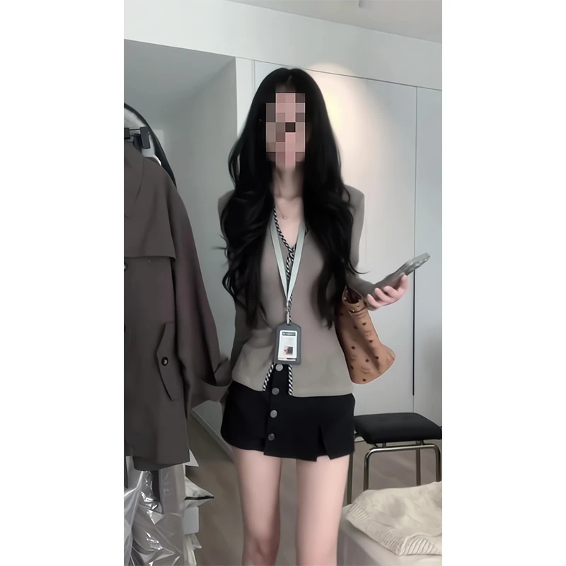 2025新款女士早秋季辣妹小V领针织衫设计感小众撞色上衣半身裙