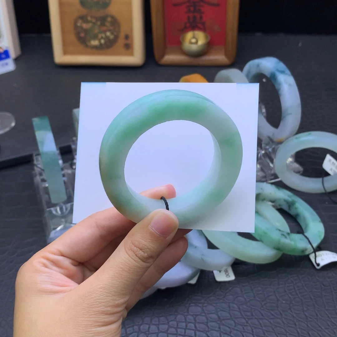 定制翡翠未镶嵌翡翠手镯
