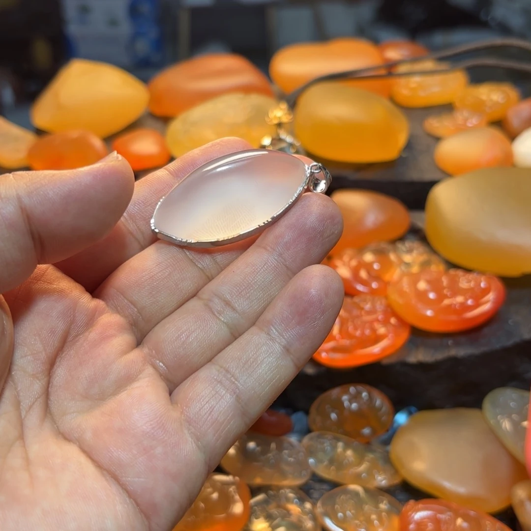 石英岩玉吊坠未镶嵌紫*兰