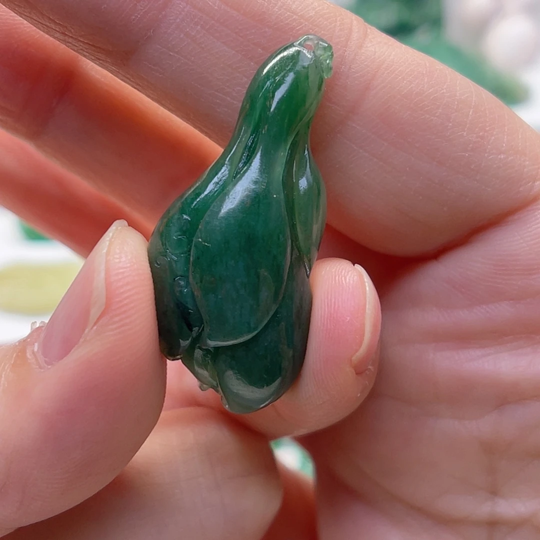 独山玉未镶嵌颈饰