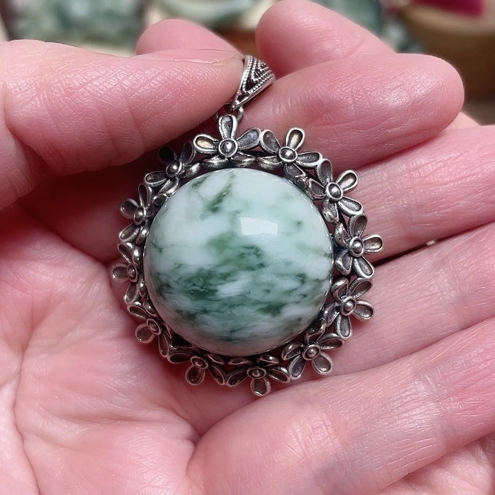 透闪石-蛇纹石玉颈饰银S925镶嵌