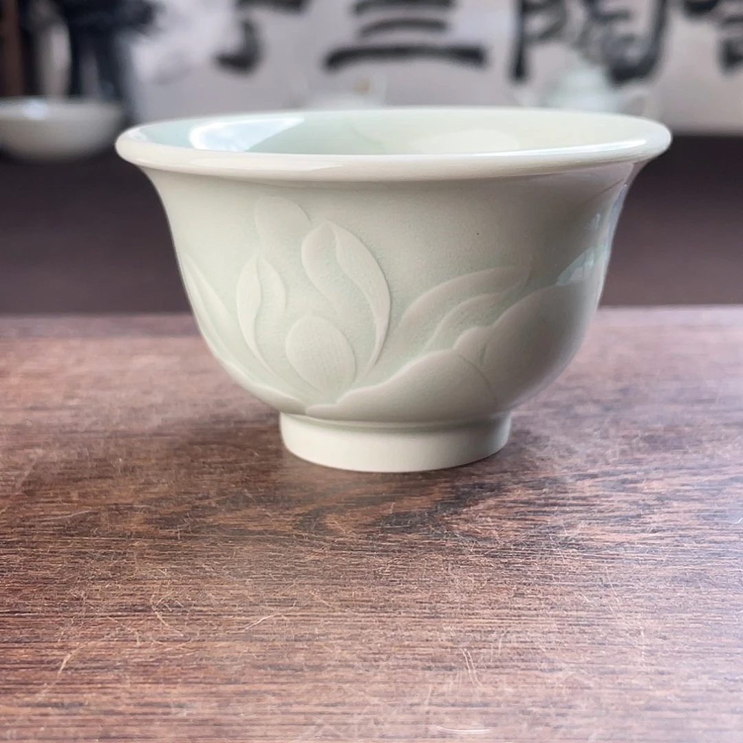 青釉刻花纹饰压手
