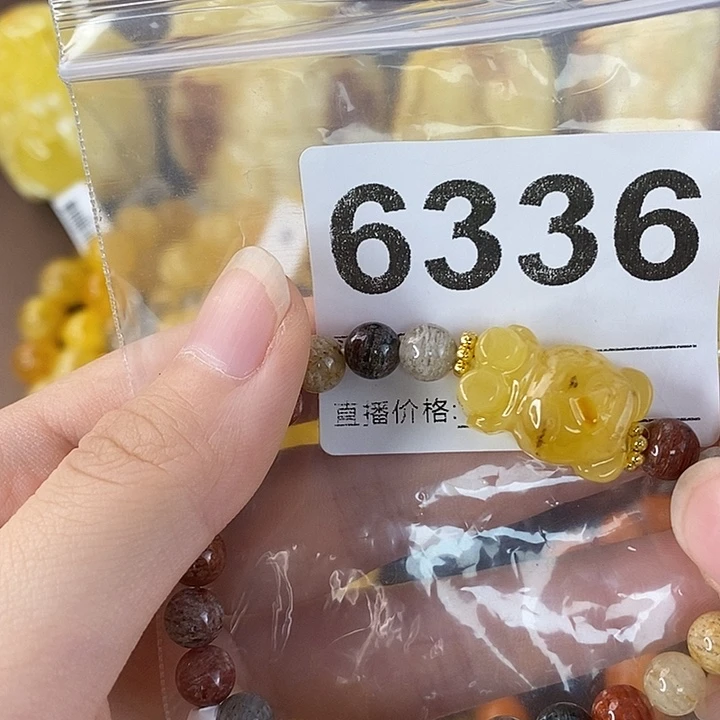 蜜蜡未镶嵌珠宝奇石