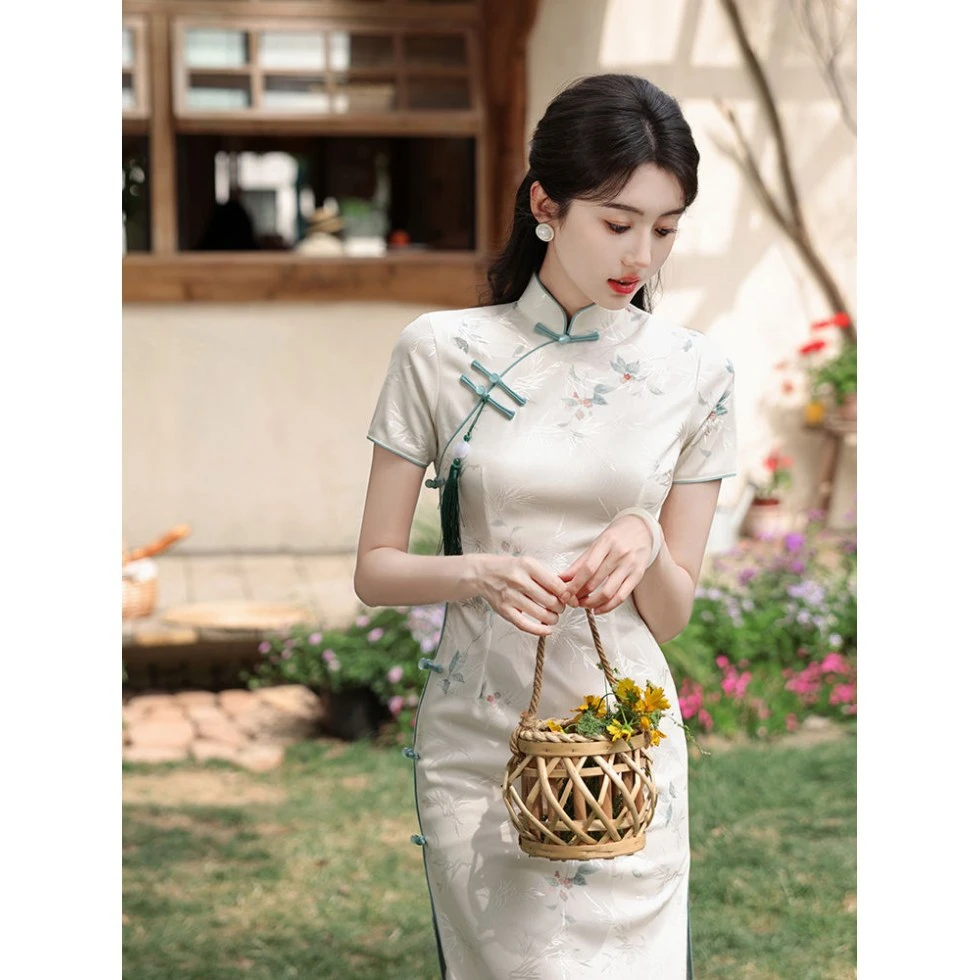 小个子蕾丝新款显瘦新中式连衣裙年轻款白色改良经典中式旗袍2025