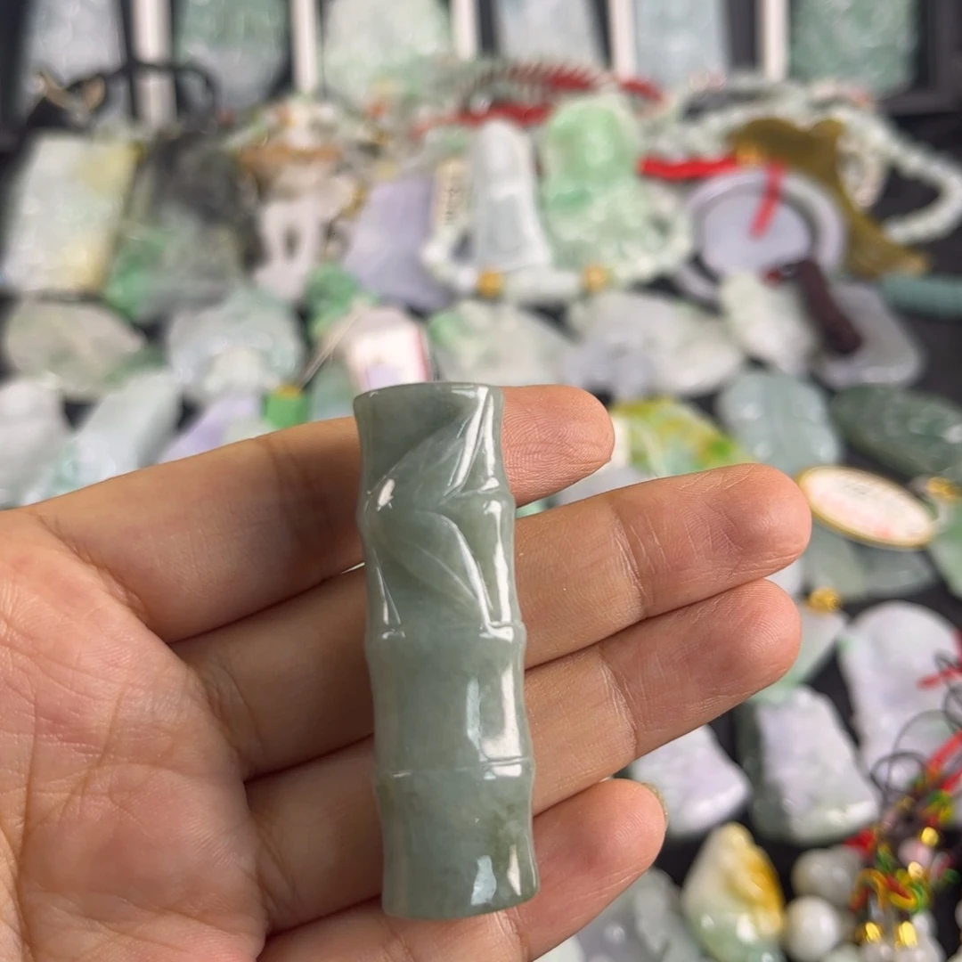 张***.吊坠(不含链)未镶嵌翡翠