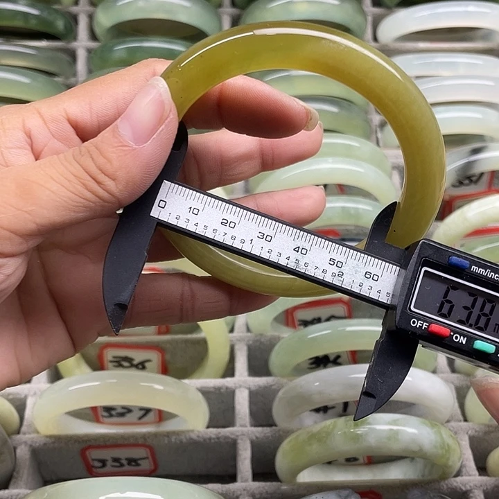 蛇纹石玉未镶嵌手镯338