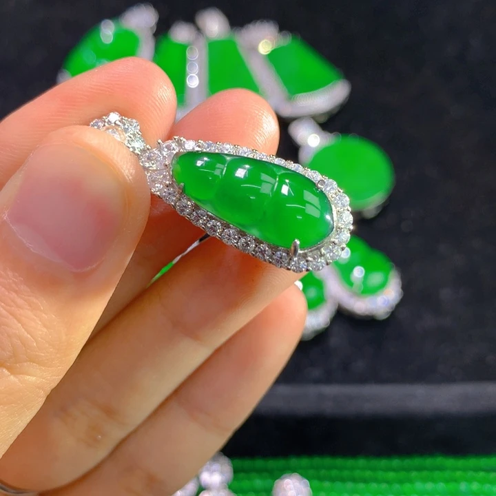 翡翠银S925镶嵌颈饰一个