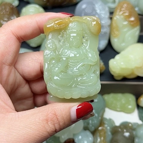 颈饰未镶嵌和田玉峨****)