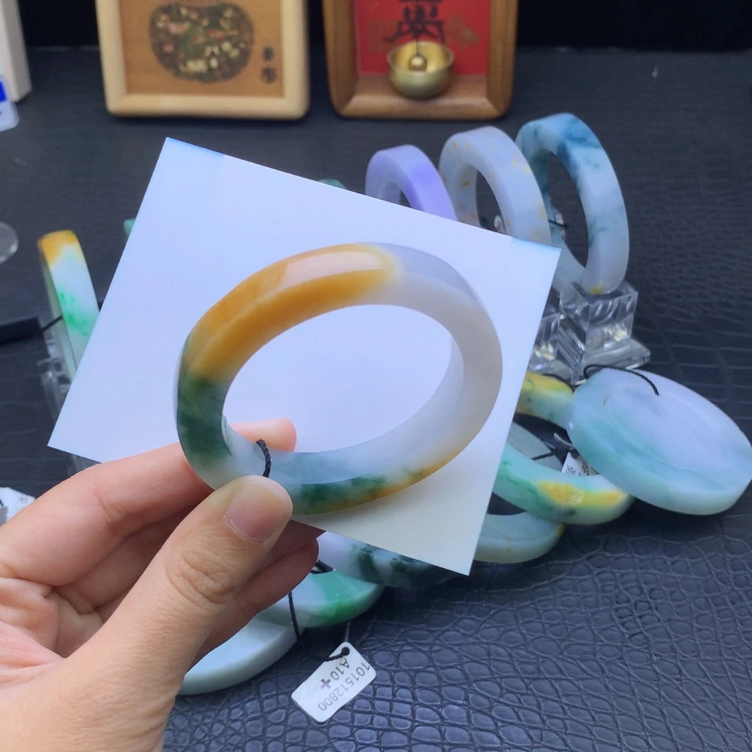 定制翡翠未镶嵌翡翠手镯