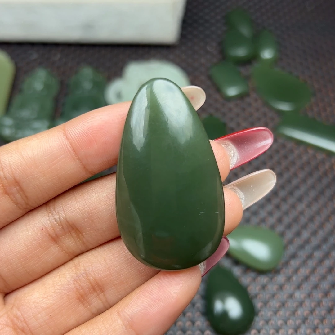 和田玉吊坠未镶嵌