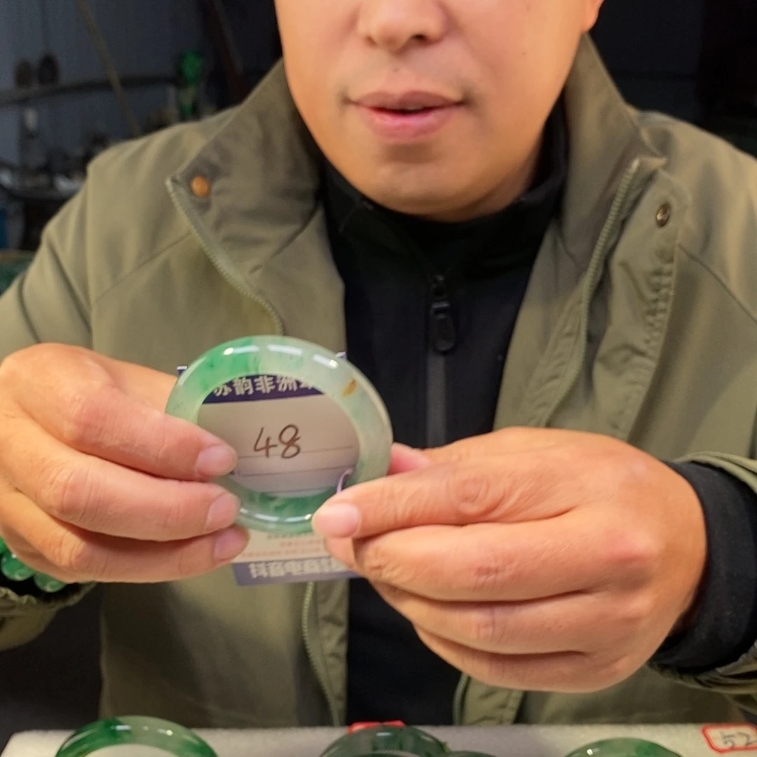 石英质玉（非洲翠）未镶嵌手镯