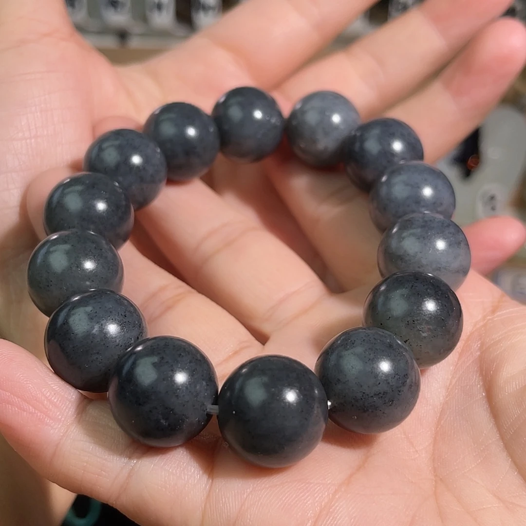 痞***帅未镶嵌手串和田玉