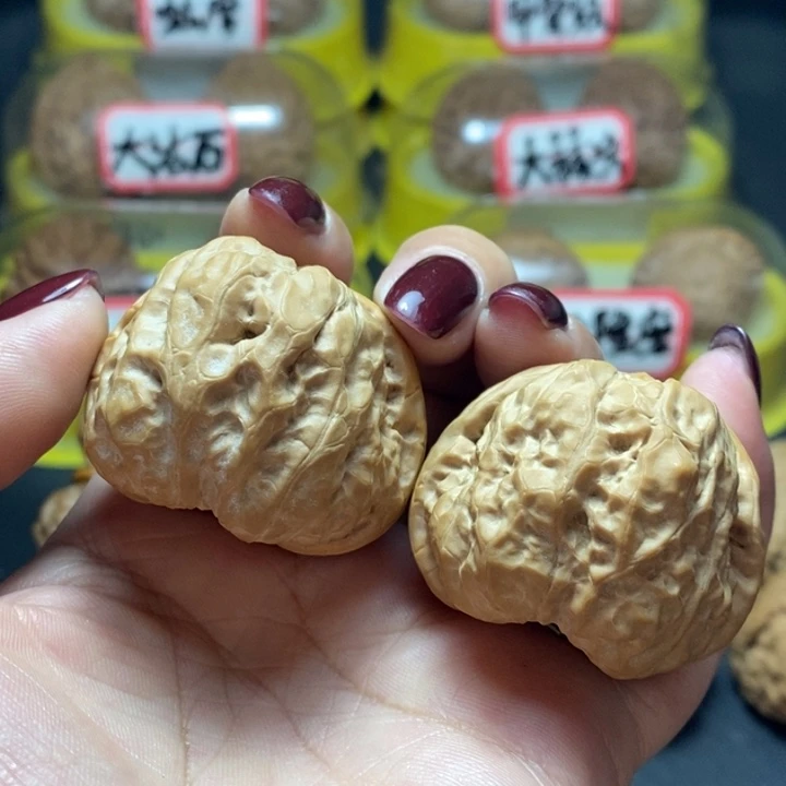 文玩核桃把件大***手蛤蟆头