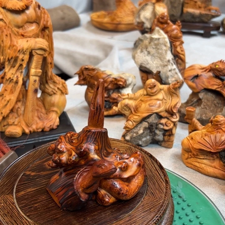 木赶**贝木雕手工制作手把件