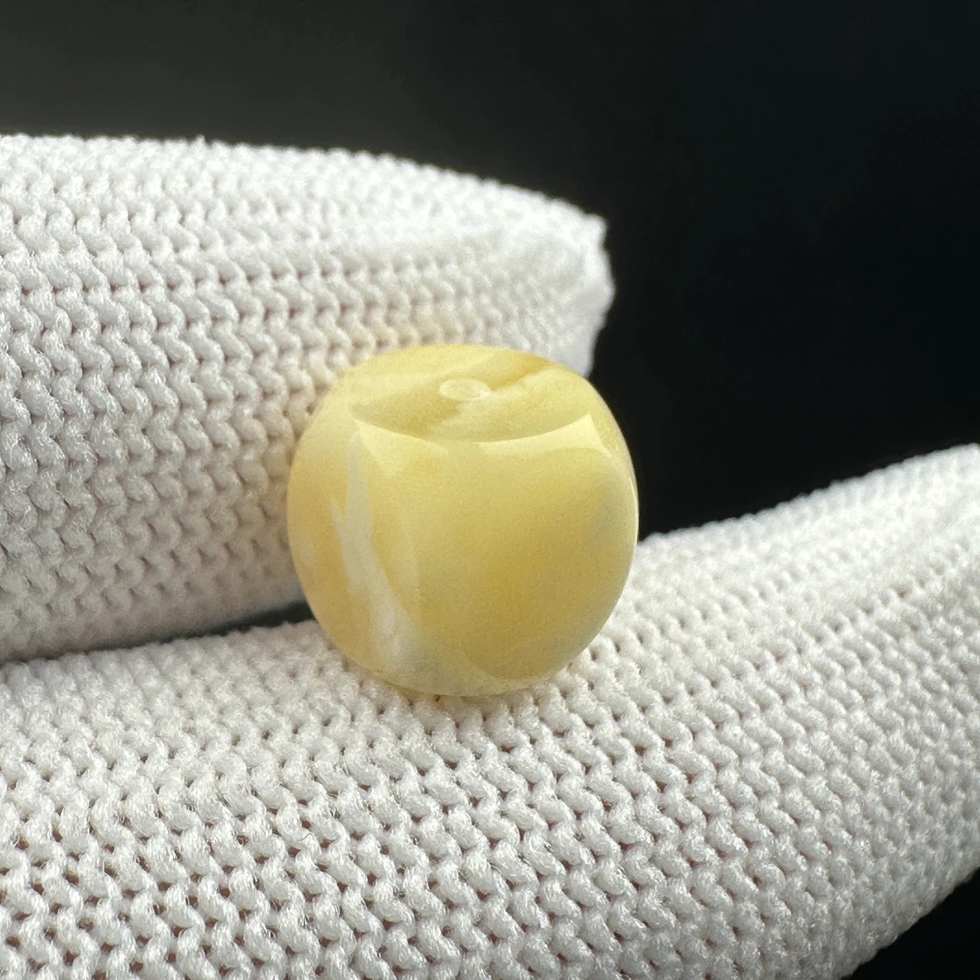 J4310天然原矿俄料蜜蜡瓷白花四方珠 8.4mm支持复检