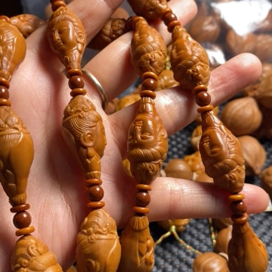 橄榄核吊坠柳叶观音