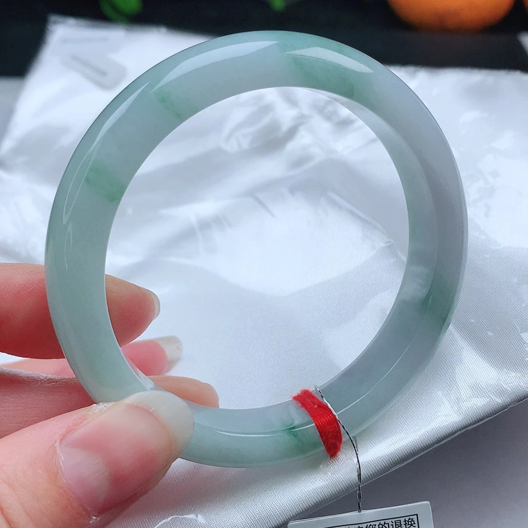 翡翠手镯未镶嵌56/57圈