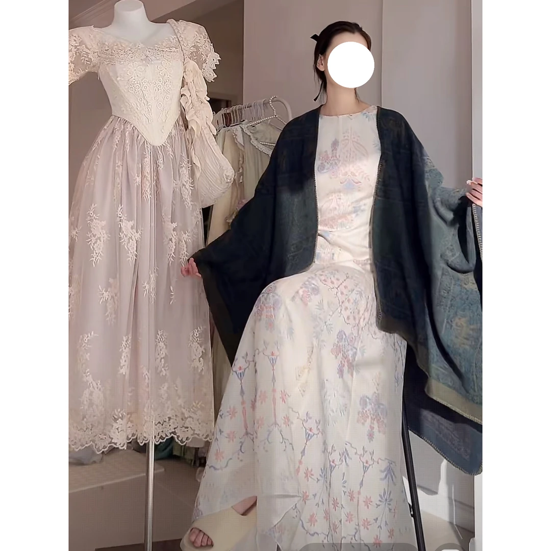 一件回馈款的民族风针织厚披肩开衫