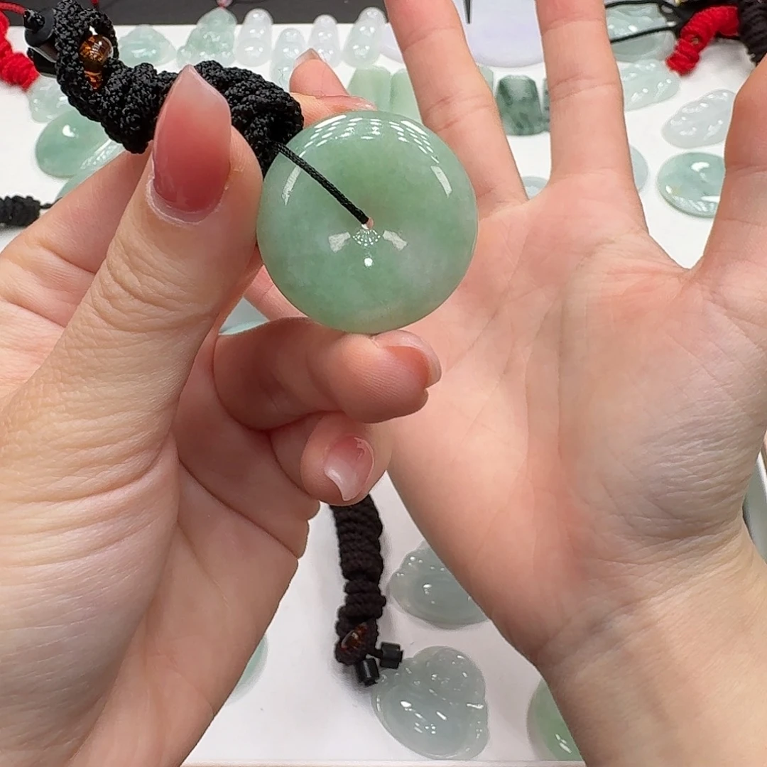小***米翡翠未镶嵌颈饰多样性发其一