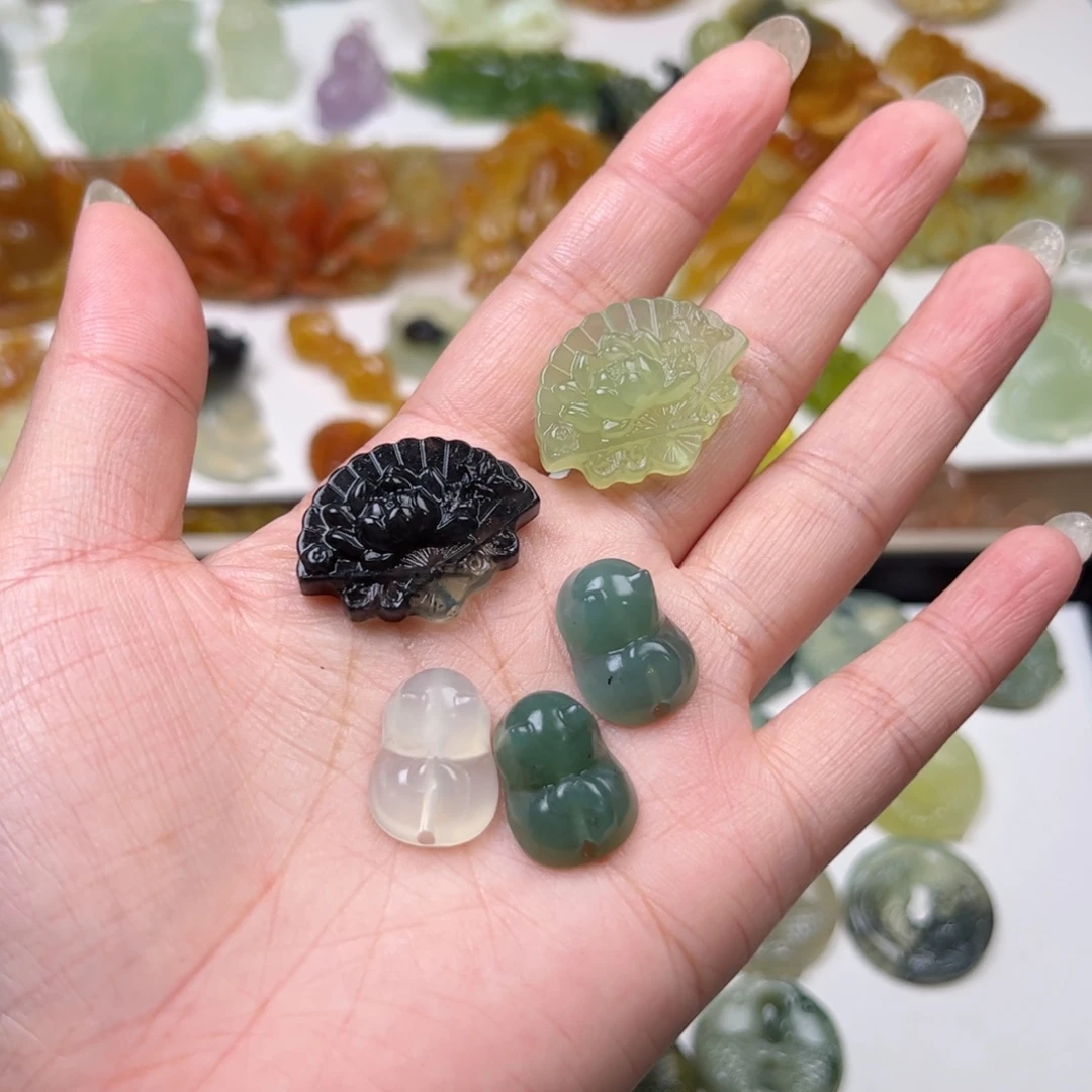 零***落蛇纹石玉未镶嵌颈饰