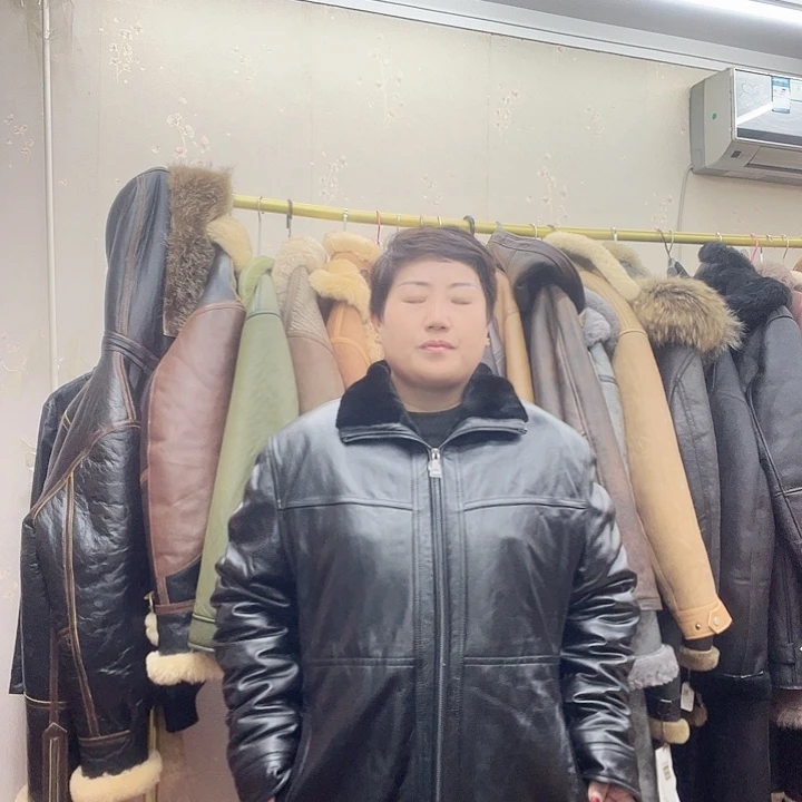 韭*王180斤穿皮毛两体男款