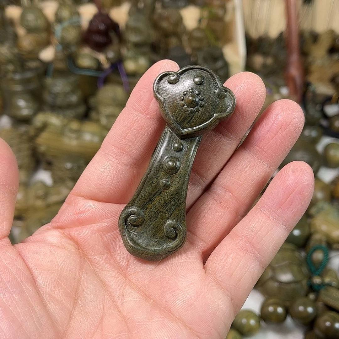 维腊木（绿檀）꧁****꧂如意手把件做钥匙扣