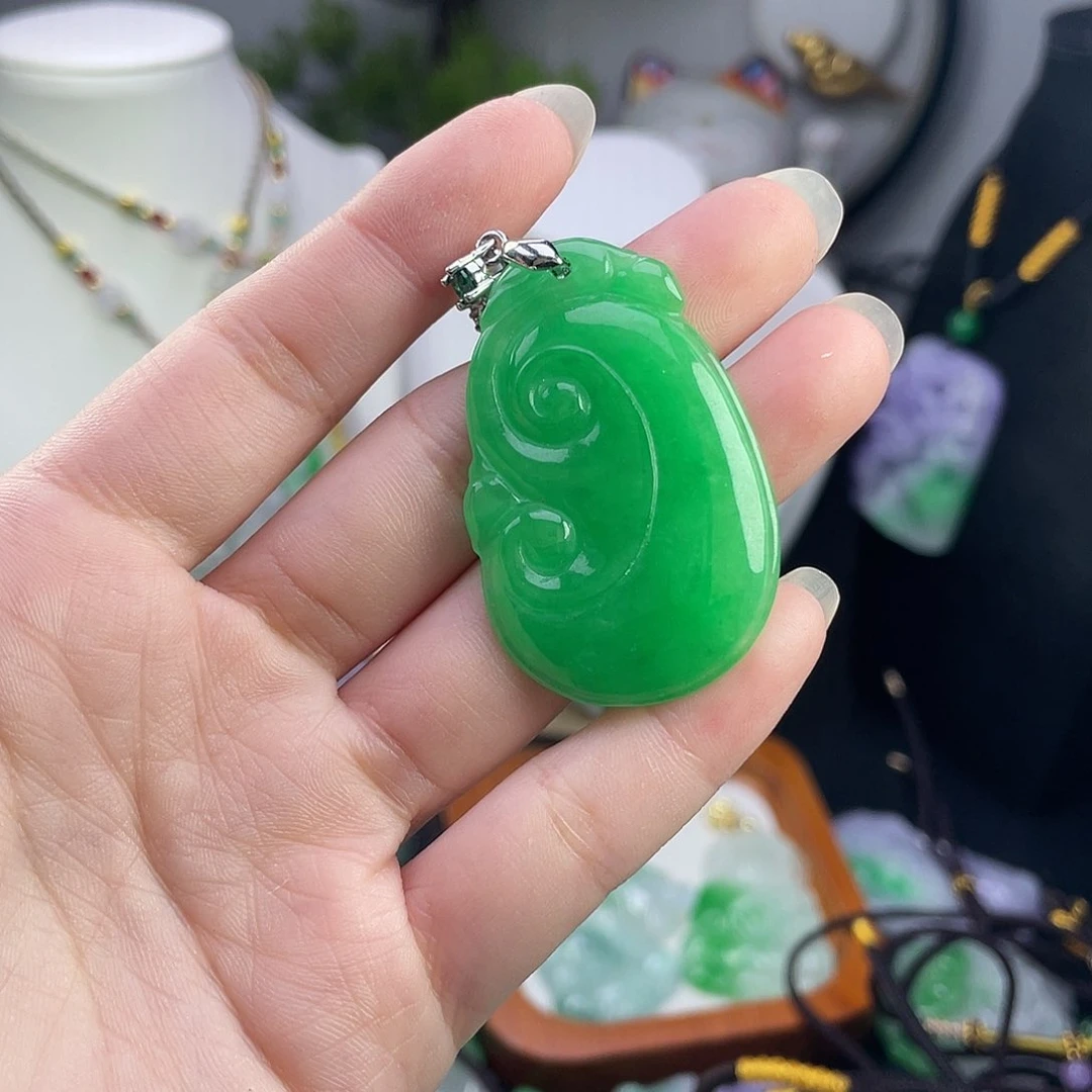 翡翠未镶嵌吊坠(赠链)