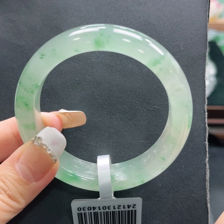 石英质玉（非洲翠）未镶嵌手镯