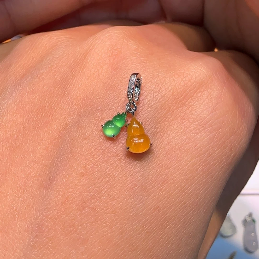 翡翠颈饰18K金镶嵌狩*焰葫芦