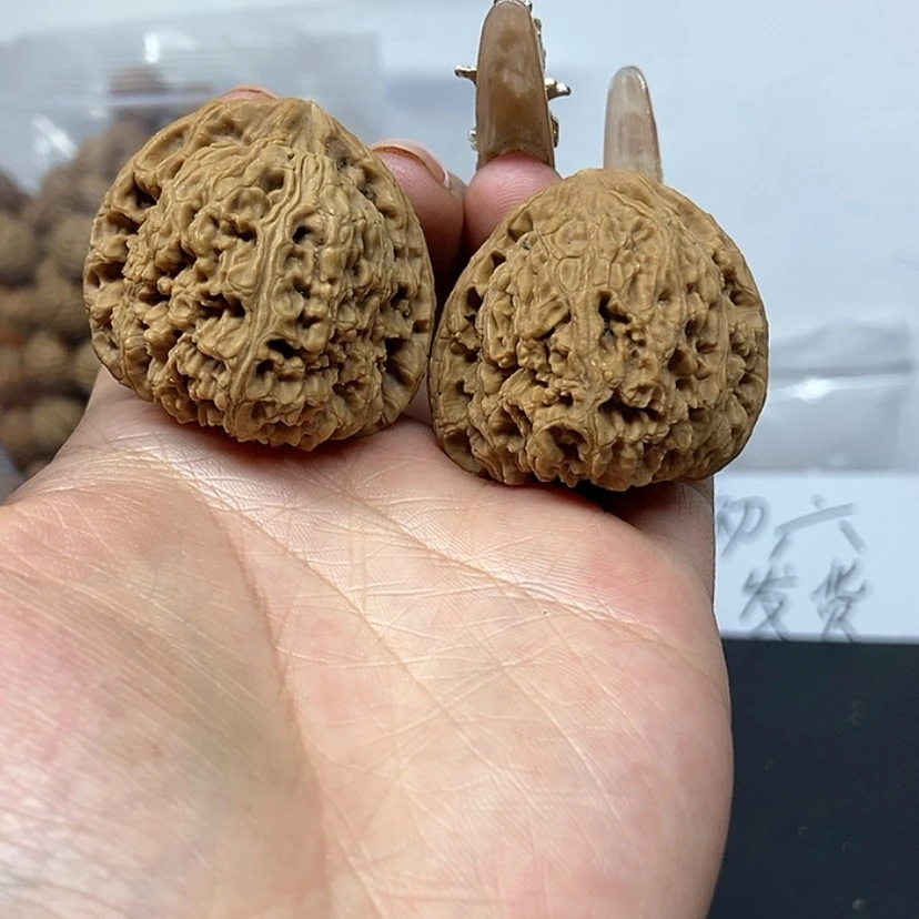 【闪购商品】文玩核桃吊坠顺****神