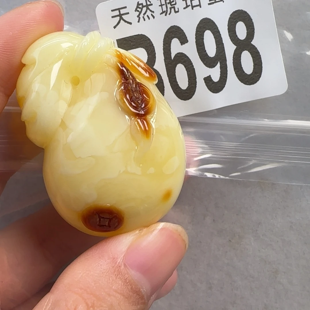 蜜蜡未镶嵌珠宝奇石