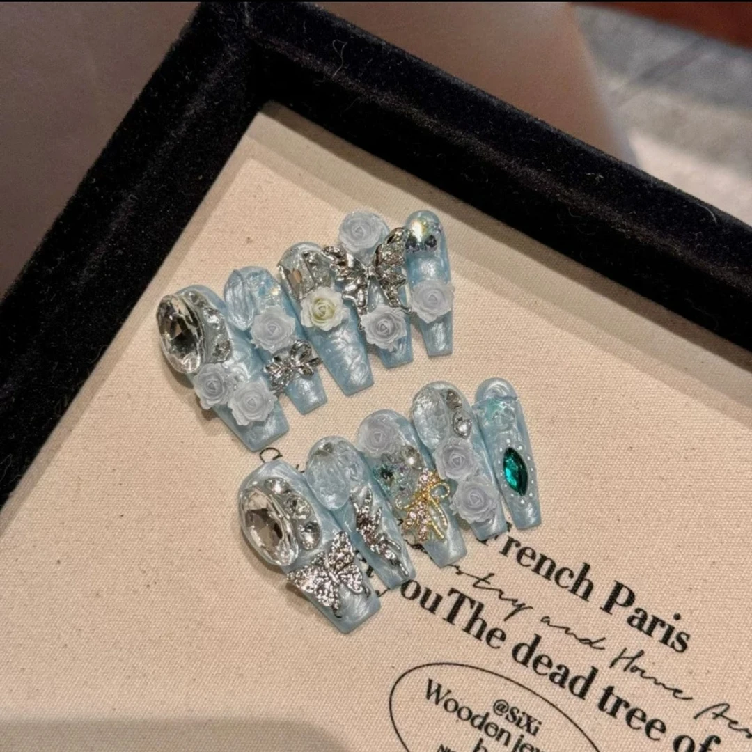 纯手工清冷湖水蓝玫瑰穿戴甲爆闪气质轻奢美甲