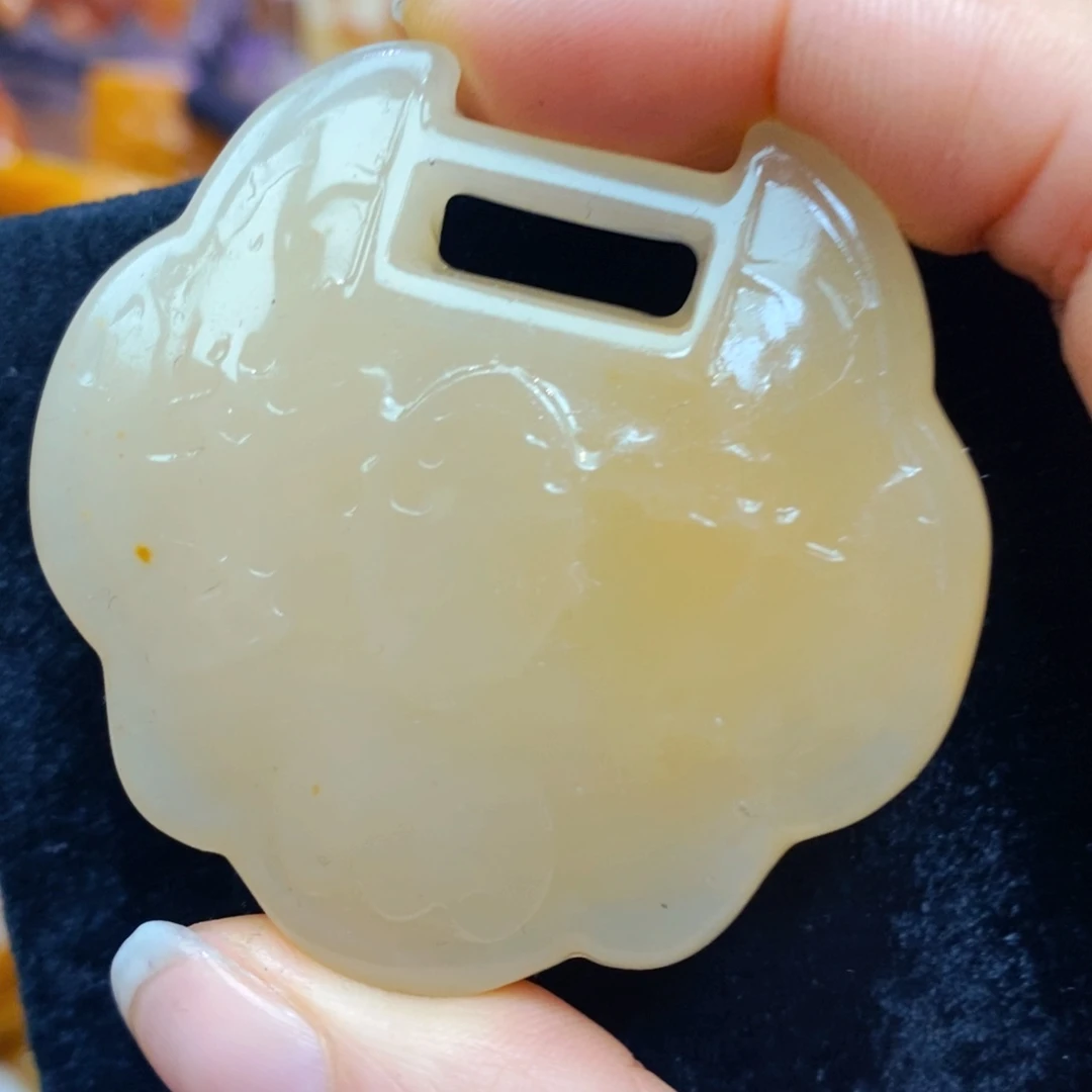 未镶嵌石英质玉（黄龙玉）颈饰