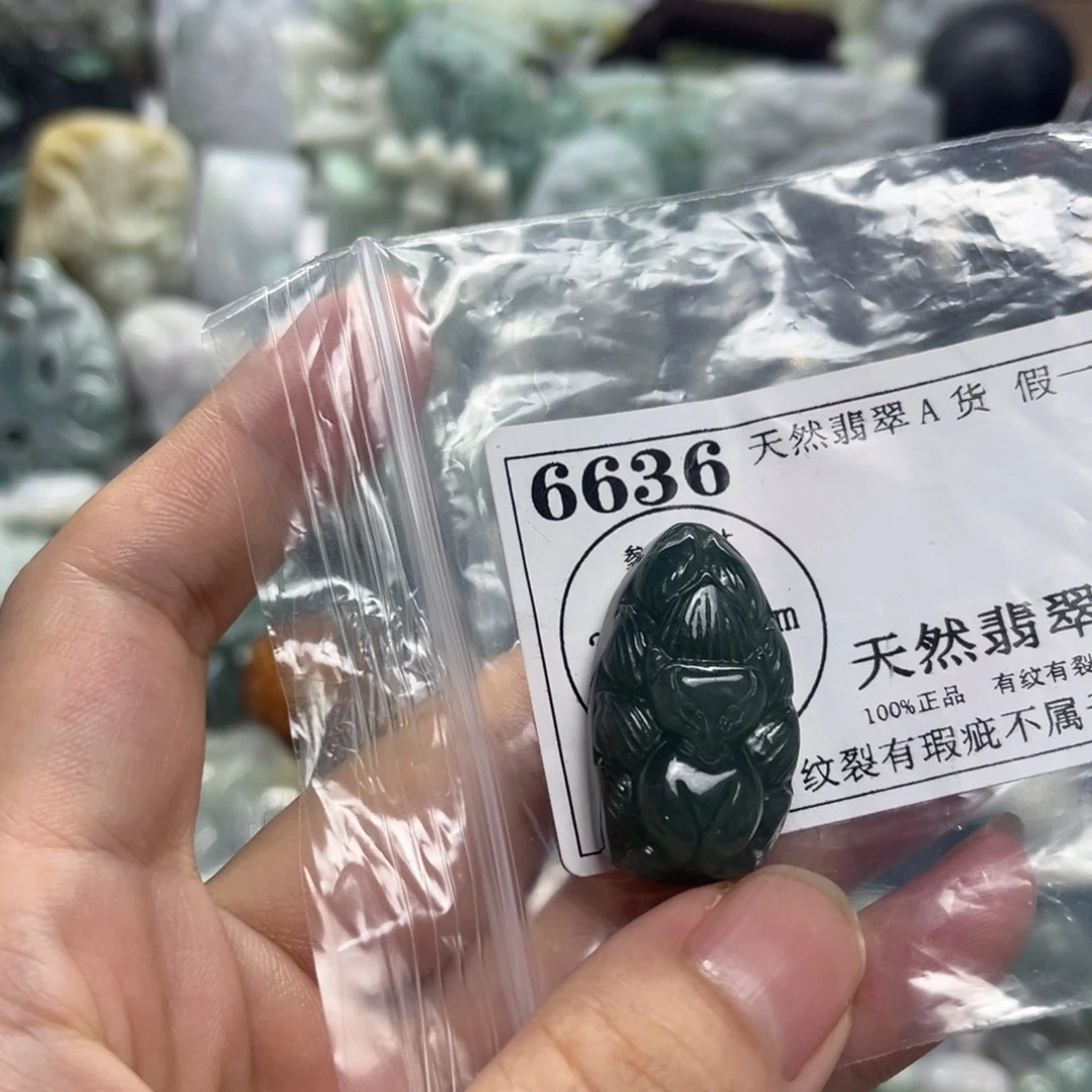 翡翠未镶嵌颈饰6636