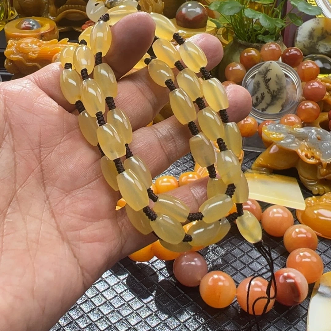 石英质玉未镶嵌颈饰