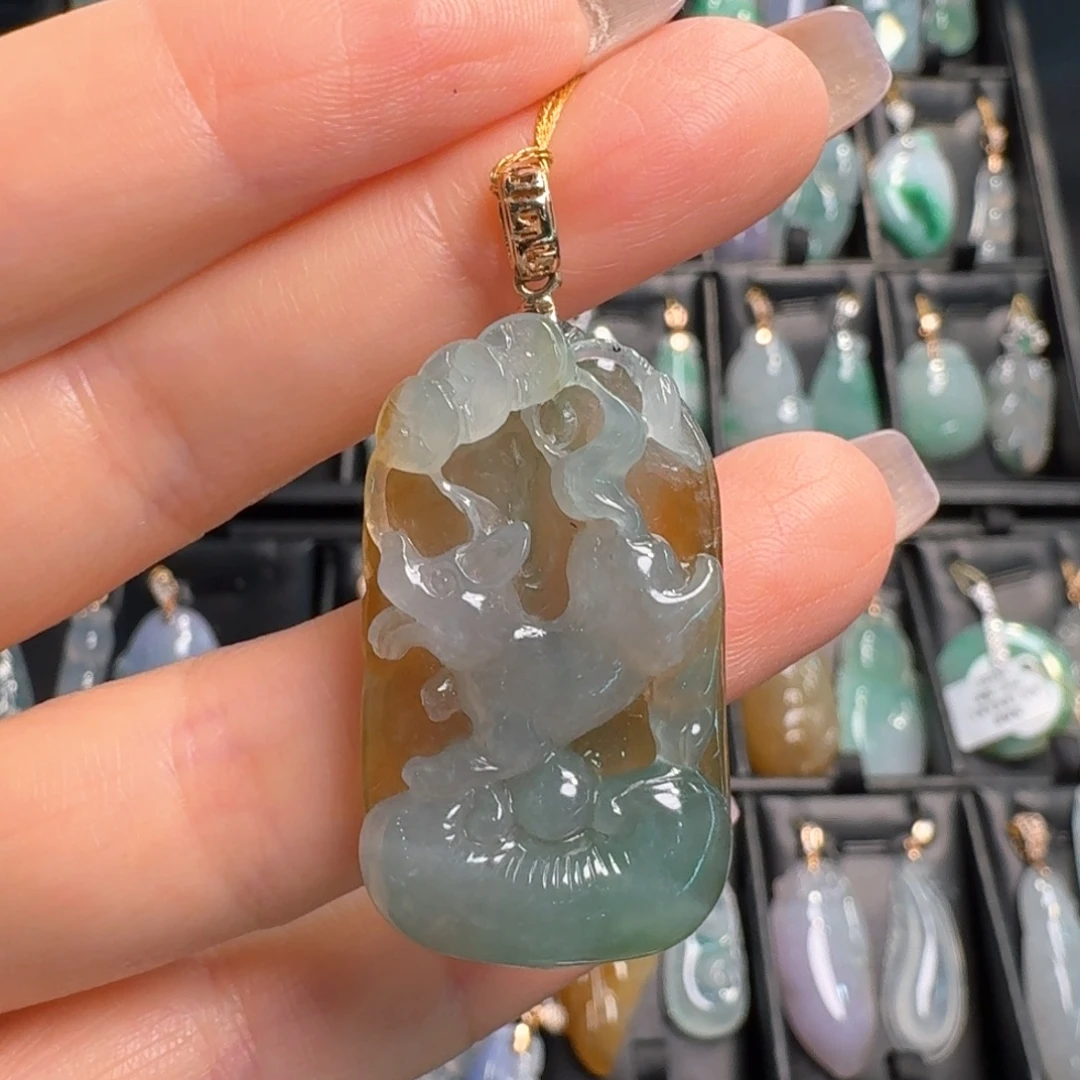 翡翠18K金镶嵌颈饰生肖狗