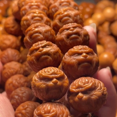 手串猴头核桃陪****出舞台